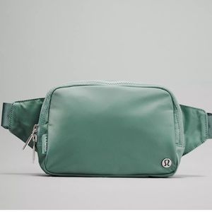 ✨ NWT Large Lululemon Everywhere Belt Bag Tidewater Teal